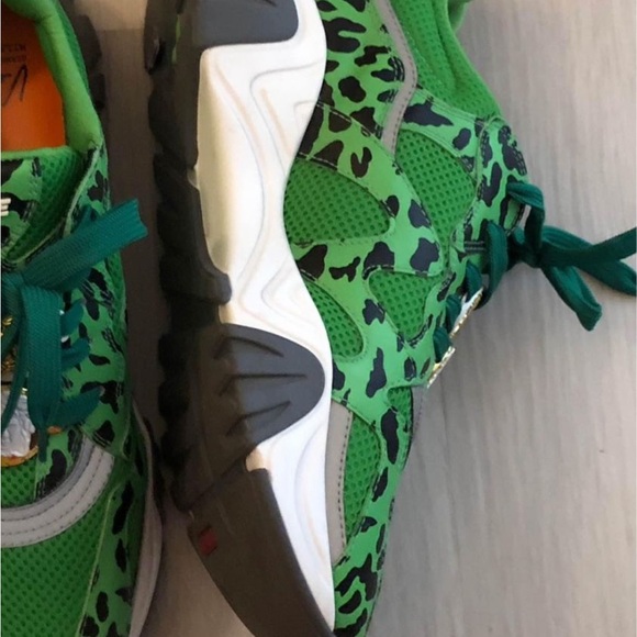 Women athletic shoes the white medusa is an add on - Picture 3 of 14